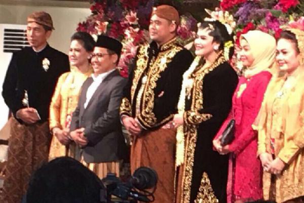 Cara Sarungan Cak Imin `Menghipnotis` Tamu Undangan Kahiyang-Bobby