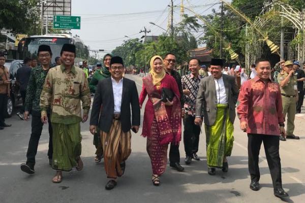 Bersarung, Cak Imin Hadiri Pernikahan Kahiyang-Bobby di Solo