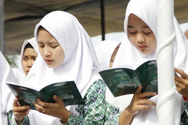 `Generasi Milenial` Warnai Khataman Al-quran di Alun-Alun Pekalongan