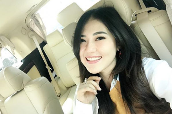 Artis Via Vallen dan Nella Kharisma Digandeng Gus Ipul-Puti