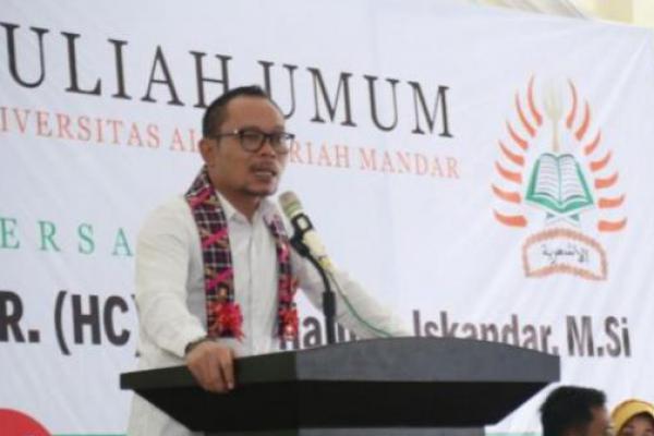 Di Ponpes Al Fadlu, Menaker Ajak Santri Berinovasi Kembangkan Potensi Daerah