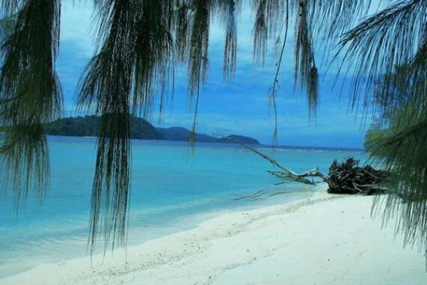 Potret Keindahan Alam Indonesia yang Terabaikan di Kepulauan Sula