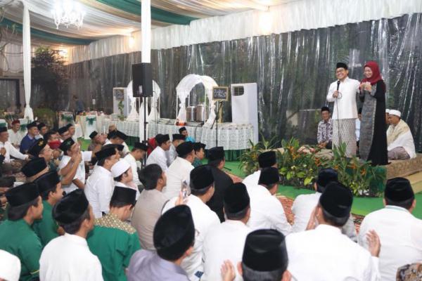 Kiai Said Hingga Yatim Piatu Hadiri Buka Bersama Cak Imin