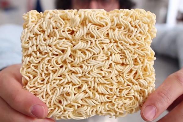 Awas! ini Dampaknya Makan Mie Instan Setiap Hari