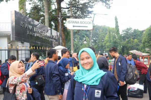 Mahasiswi Asal Ujung Kulon Bertemu Jokowi di Acara Konferensi Mahasiswa Nasional