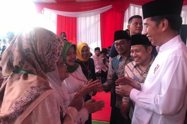 Sambangi Ponpes Denanyar, Ibunda Cak Imin Sambut Jokowi