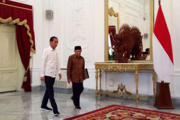 Presiden Jokowi Terima Kunjungan BJ Habibie di Istana Merdeka