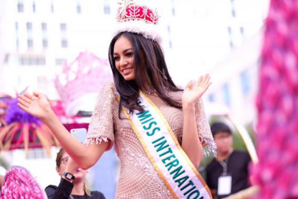 Berkunjung ke Indonesia, Miss International 2016 Ingin Kenakan Batik