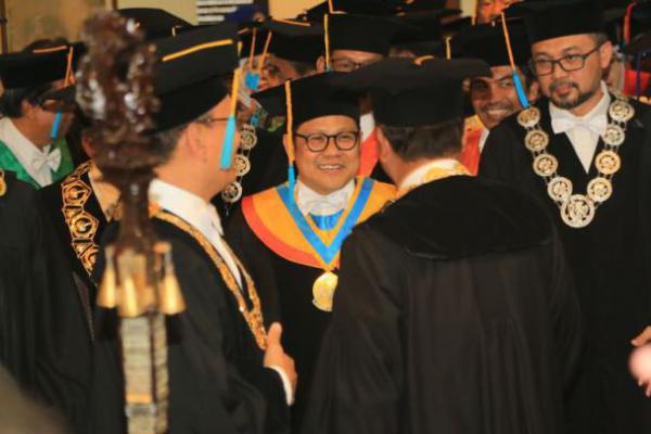 Sah! Rektor Unair Sematkan Gelar Doktor Honoris Causa untuk Cak Imin