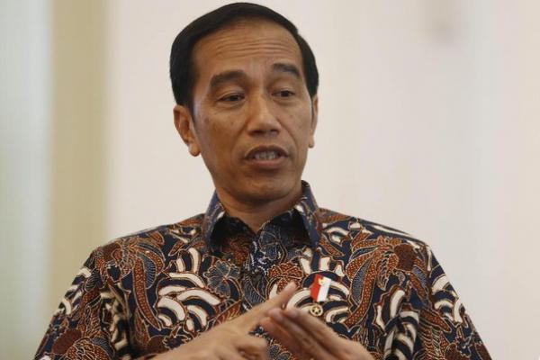 Serahkan PKH dan KIP di Dharmasraya, Ini Pesan Jokowi