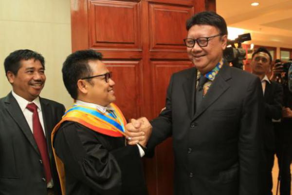 Dianugerahi Gelar Dr.HC, Cak Imin Dapat Hadiah Puisi dari Rektor UIN Malang