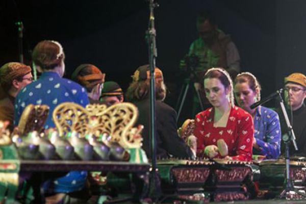 Kolaborasi Indonesia-Rusia Mainkan Gamelan Diwarnai Tepuk Tangan Meriah