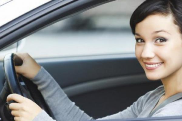 Penting, Wanita Harus Tahu 8 Hal ini Sebelum Menyetir