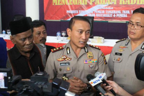 Hari Santri Nasional, Polres Tangerang Bagikan 1000 Kitab Kuning