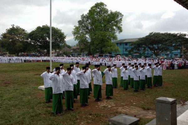 Puncak Hari Santri, Ponpes Mathlaul Anwar Linahdlotil Ulama Gelar Apel Akbar 