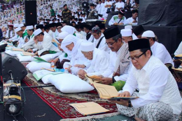 Cak Imin Hadiri Khataman Al-Quran dan Wayangan Bersama 50 Ribu Warga Pekalongan
