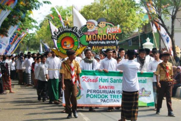 Dari Senam Hingga Konvoi, Ribuan Santri Ramaikan Peringatan Hari Santri Nasional 