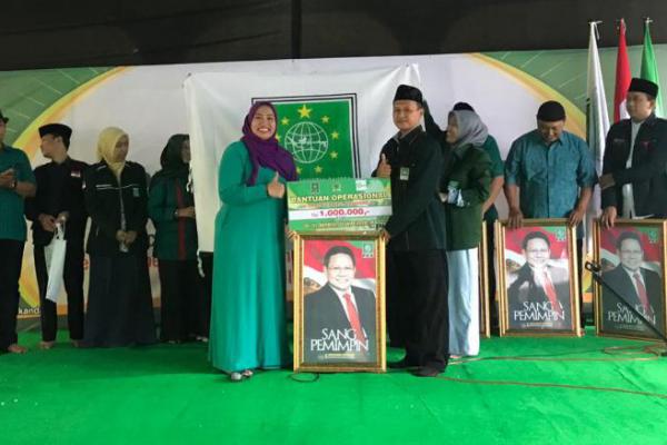 Gelar Turba, Nihayatul Wafiroh Sumbang Bendera PKB dan Foto Cak Imin 