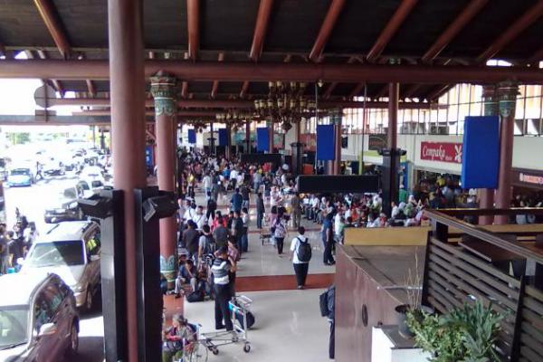 Bandara Soekarno-Hatta Dipenuhi Penumpang Gagal Berangkat