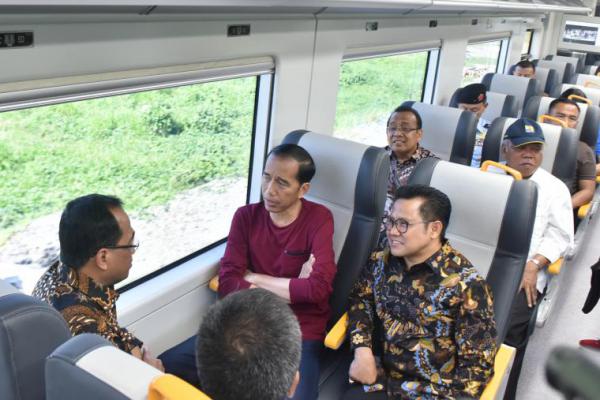 Dampingi Jokowi, Ini Harapan Cak Imin Pasca Beroperasinya Kereta Bandara