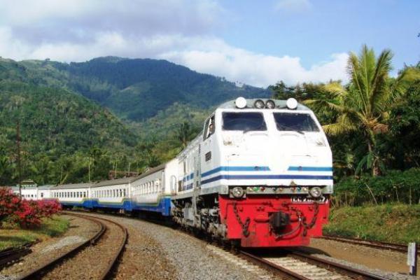 Cek Persiapan Mudik Lebaran, Menhub dan Menko PMK Sidak Stasiun Pasar Senen