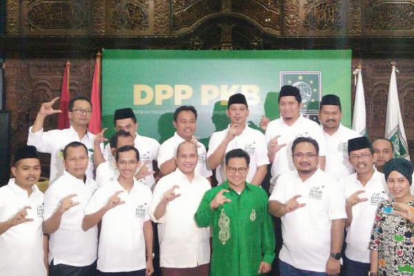 Sambangi PKB, Ansor Pakai Kaos `Cak Imin Cawapres Zaman Now`