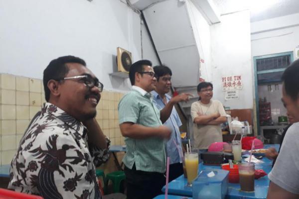 Di Petak Sembilan, Cak Imin Makan Ketupat "Legendaris" Gloria