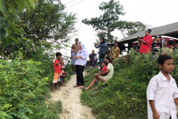 Susuri Hutan Belantara, Anna Muawanah Pakai Mobil Off Road Temui Warga Desa