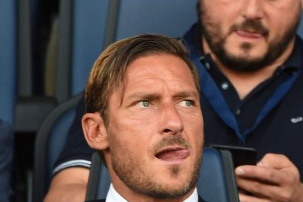 Ternyata, Totti Lebih "Sreg" Jadi Direktur Olahraga Ketimbang Pelatih
