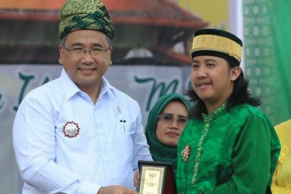 Menteri Eko Sandjojo Digelari Datuk Petinggi Kerabat Kesultanan Sambas