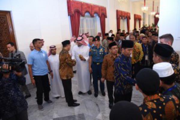 Jokowi Menerima Kunjungan Peserta Musabaqoh Hafalan Quran dan Hadis di Istana