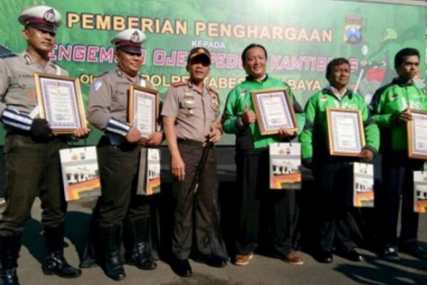 Tangkap Jambret, Tiga Driver Ojek Online di Jawa Timur Dapat Penghargaan