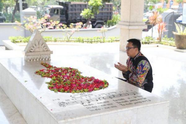Di Surabaya, Menpora Ziarah ke Makam WR Soepratman