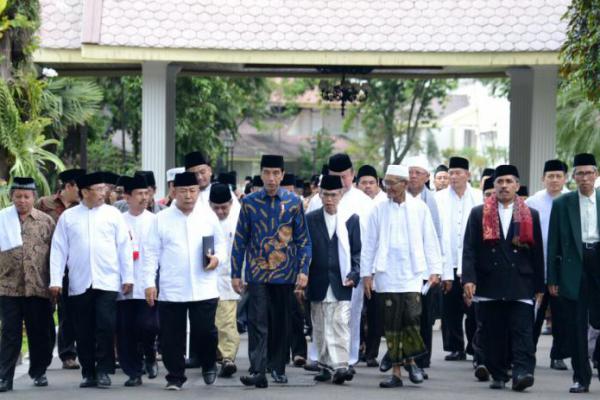 Jokowi Tebarkan Ukhuwah Lewat Masjid