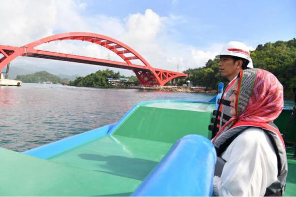 Presiden Tinjau Pembangunan Jembatan Holtekamp di Jayapura