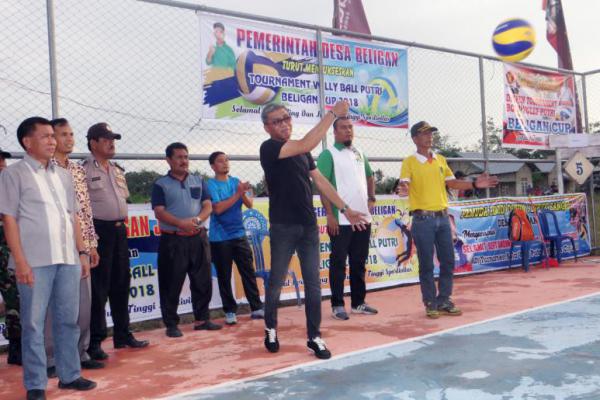 Kundapil ke INHU, Mafirion Buka Turnamen Voli Putri Piala Beligan