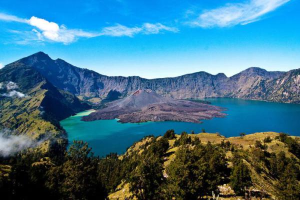 Destinasi Wisata Pendakian Taman Nasional Gunung Rinjani Ditutup