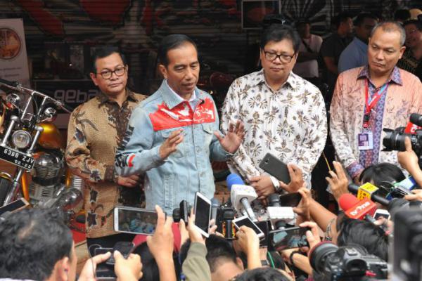 Berjaket `Peta Indonesia`, Jokowi Buka IIMS 2018 di Kemayoran