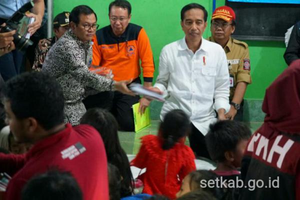 Presiden Kunjungi Korban Gempa Banjarnegara