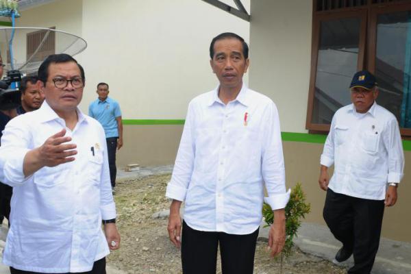 Jokowi Angkat 4 Stafsus Presiden, Salah Satunya Putra KH. M. Ahmad Sahal