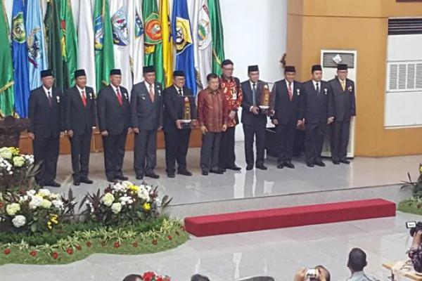 Tujuh Kepala Daerah Berprestasi Raih Penghargaan dari Kemendagri