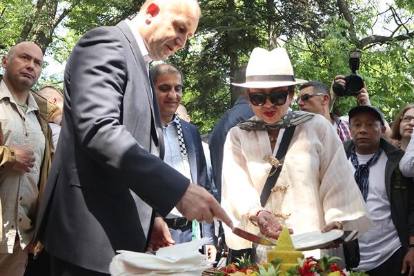 Indonesia Inisiasi Asian Festival, Presiden Bulgaria Potong Tumpeng