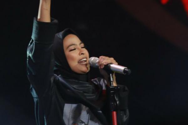 Tantri Kotak, Rocker Berhijab yang Masih Aktif Ngeband