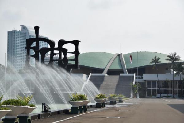 Komisi V DPR RI Minta Kemenhub Segera Benahi Bandara di Papua