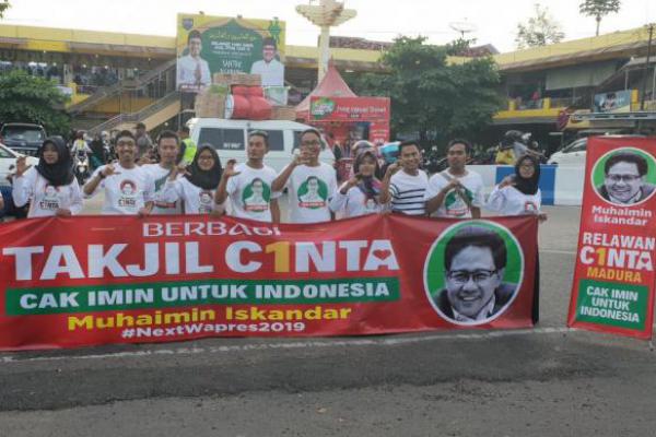 Relawan Cak Imin di Madura Berbagi Takjil Cinta