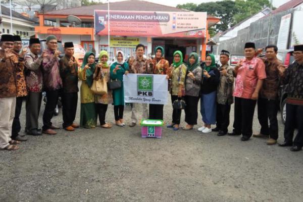 DPC PKB Kota Padang Panjang Daftarkan 20 Bacaleg ke KPUD