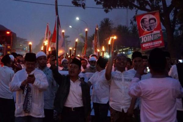 Pawai Obor Sambut Laskar Santri for Cak Imin Wapres di Karawang