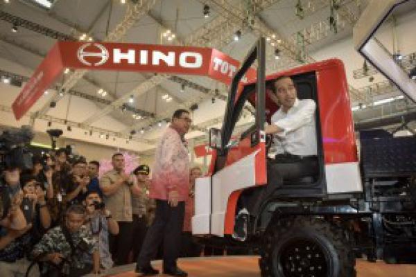 Jokowi Buka Pameran Otomotif GIIAS di Tangsel