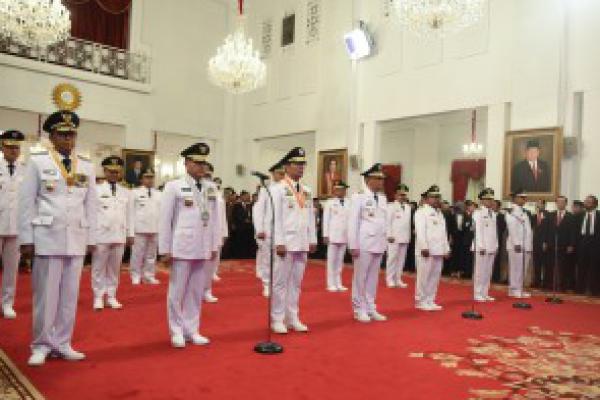 Presiden Jokowi Lantik 9 Gubernur Baru di Istana Merdeka