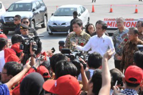 Jokowi Dorong Toyota Ekspor 217 Ribu Unit Mobil Per Tahun